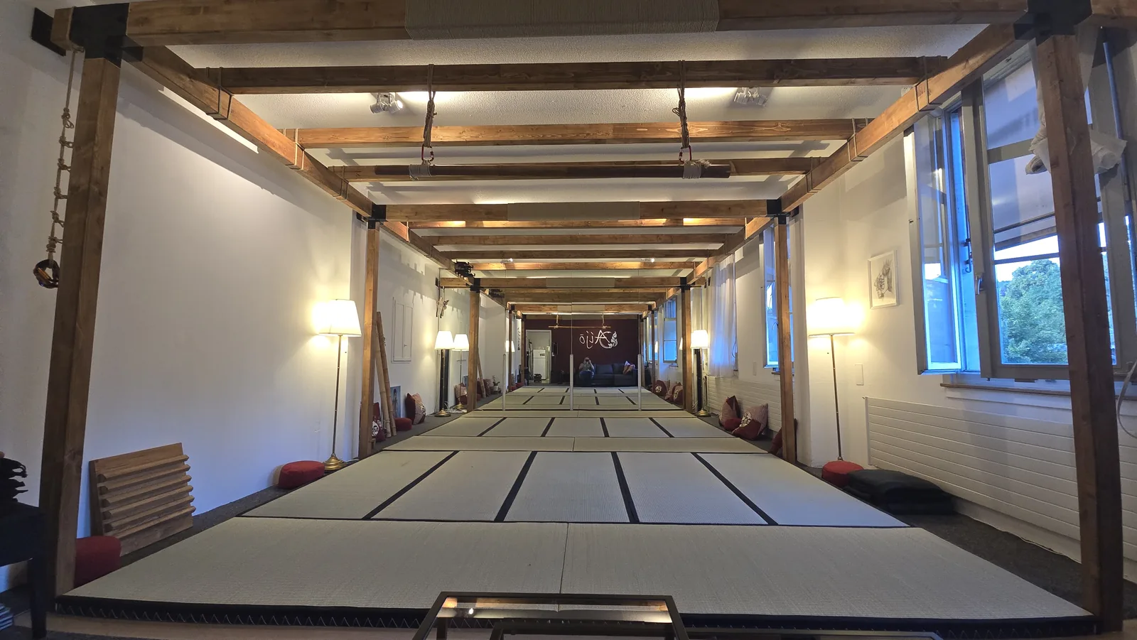 Tatamilandschaft und Suspension Points im Aijō Dojo Lenzburg