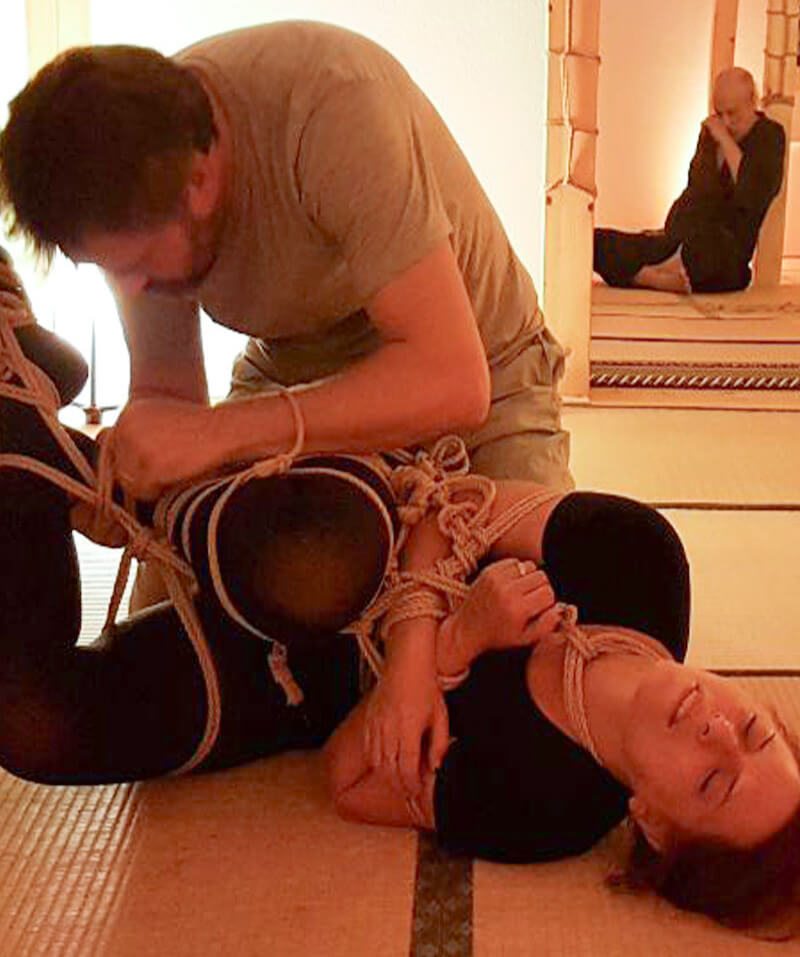 Shibari Grundlagen und Bodenfesselung im Osada-Ryū Unterricht