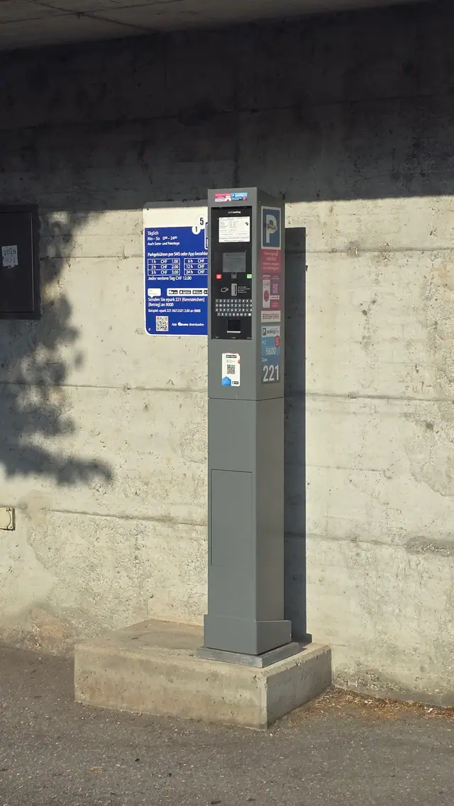 Hinweise zu Parkgebühren und Bezahlung am Parkautomaten in Lenzburg