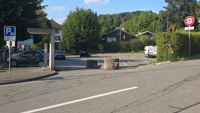 Öffentliche Parkierungsanlage Zentrale gegenüber dem Aijō Dojo in Lenzburg