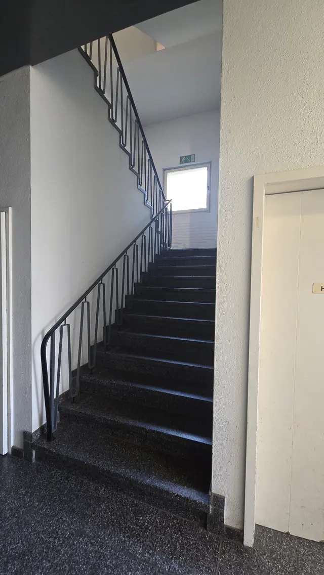 Treppenhaus auf dem Weg zum Aijō Dojo im 1. Stock