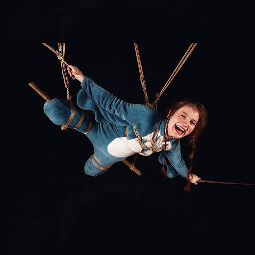 Bondage Fotografie mit Eulen Onesie – kreative Rope Art und Fesseln