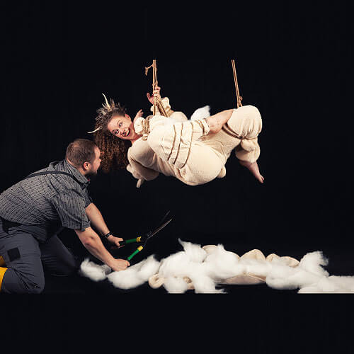 Schaf Onesie in künstlerischer Bondage Fotografie und Shibari Kunst
